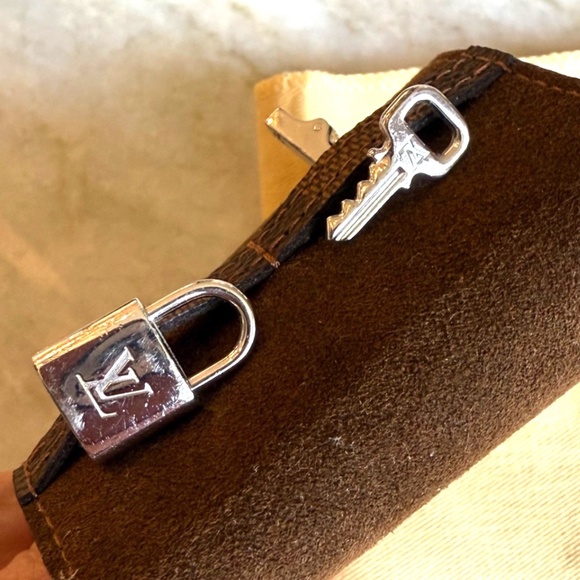 Louis Vuitton Padlock, Cadena, Key Silver Cufflinks; M64600 with case/box ($575) - Picture 8 of 10